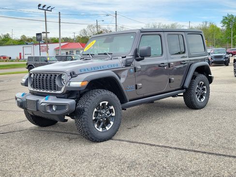 Used 2025 Jeep Wrangler Unlimited Rubicon 4xe w/ Convenience Group AWD/4WD image 2