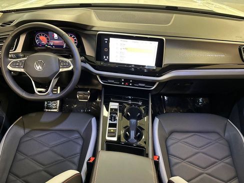 New 2025 Volkswagen Atlas Peak Edition SE image 12