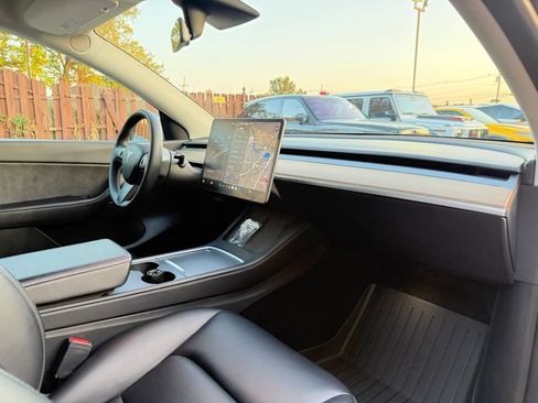 Used 2022 Tesla Model Y Long Range AWD/4WD image 29