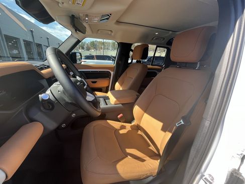 Certified 2024 Land Rover Defender 110 SE image 16