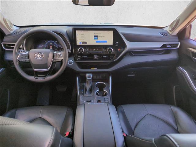 Used 2023 Toyota Highlander Limited AWD/4WD image 17