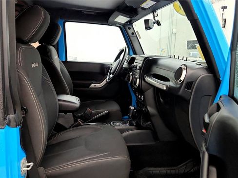 Used 2018 Jeep Wrangler Sahara w/ Connectivity Group image 11