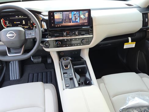 New 2026 Nissan Pathfinder SL FWD image 15