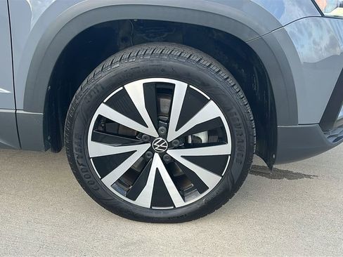 Used 2022 Volkswagen Taos SE image 15