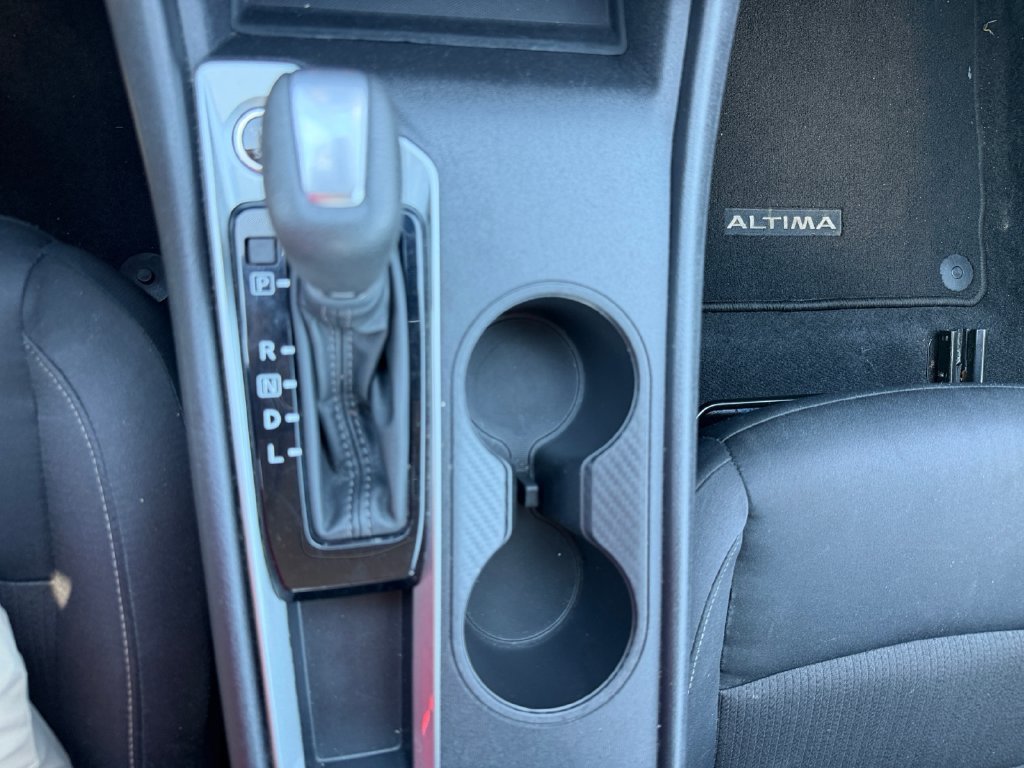 Used 2025 Nissan Altima 2.5 SV FWD image 31