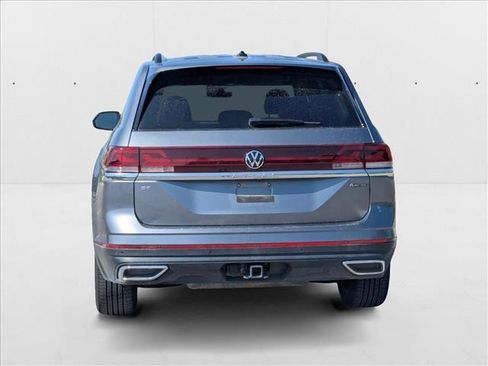 Used 2025 Volkswagen Atlas SE image 4
