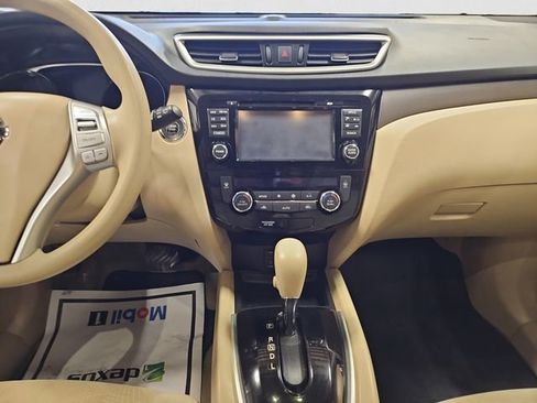 Used 2015 Nissan Rogue SV w/ SV Premium Package image 11