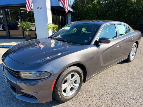Used 2020 Dodge Charger SXT w/ Leather Interior Group RWD image 29