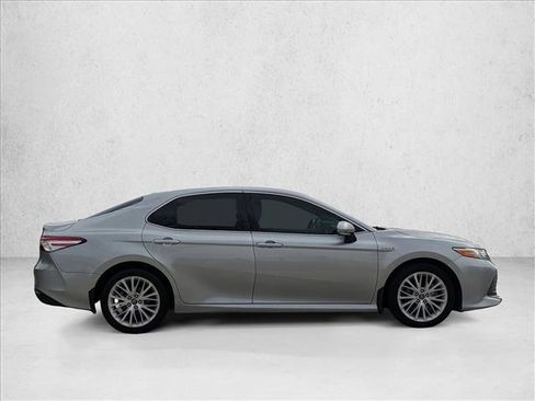 Used 2020 Toyota Camry XLE image 4