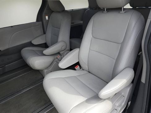 Used 2017 Toyota Sienna XLE Premium w/ Outdoor Package AWD/4WD image 40
