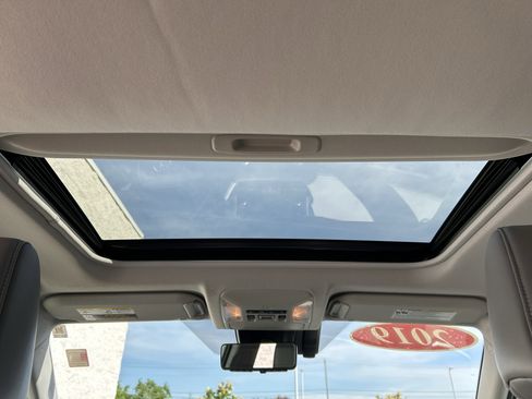 Used 2019 Toyota RAV4 Limited AWD/4WD image 19