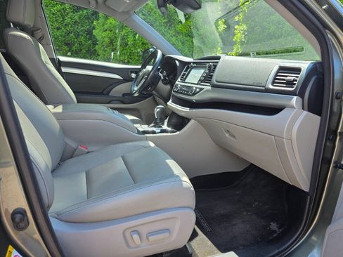 Used 2018 Toyota Highlander XLE FWD image 37