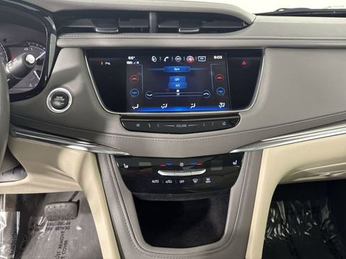 Used 2018 Cadillac XT5 Luxury w/ Driver Awareness Package AWD/4WD image 9