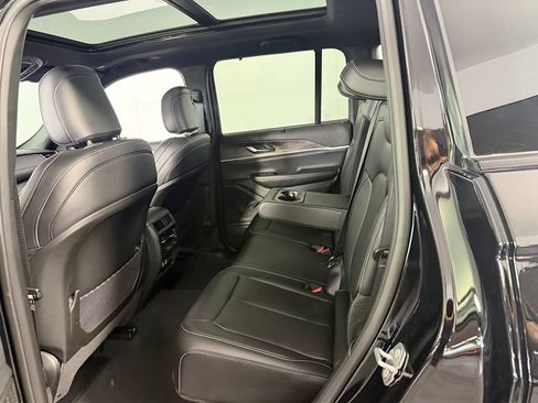 Certified 2025 Jeep Grand Cherokee Limited w/ Luxury Tech Group II AWD/4WD image 28