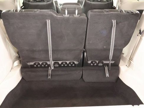 Used 2023 Chrysler Pacifica Touring-L FWD image 22