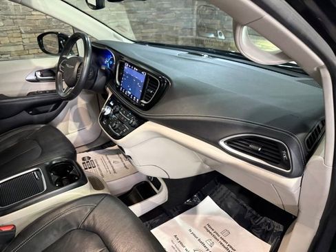 Used 2022 Chrysler Pacifica Touring-L w/ Uconnect Theater Family Group FWD image 24