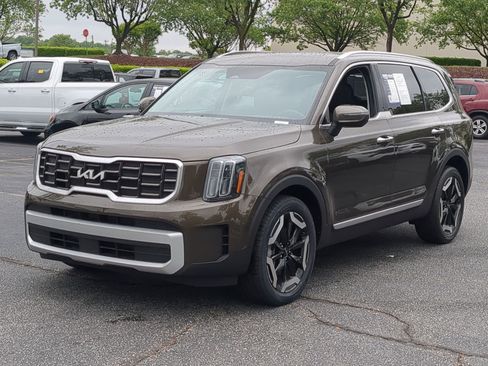Used 2025 Kia Telluride S FWD image 5