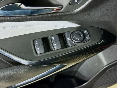 Used 2025 Chevrolet Trax LT w/ LT Convenience Package FWD image 18