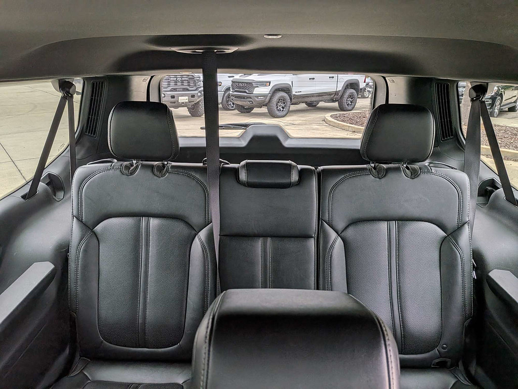 Used 2024 Jeep Wagoneer L Series II w/ Flexible Seating Group RWD image 18
