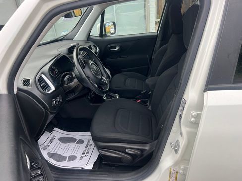Used 2020 Jeep Renegade Latitude w/ Cold Weather Group image 12