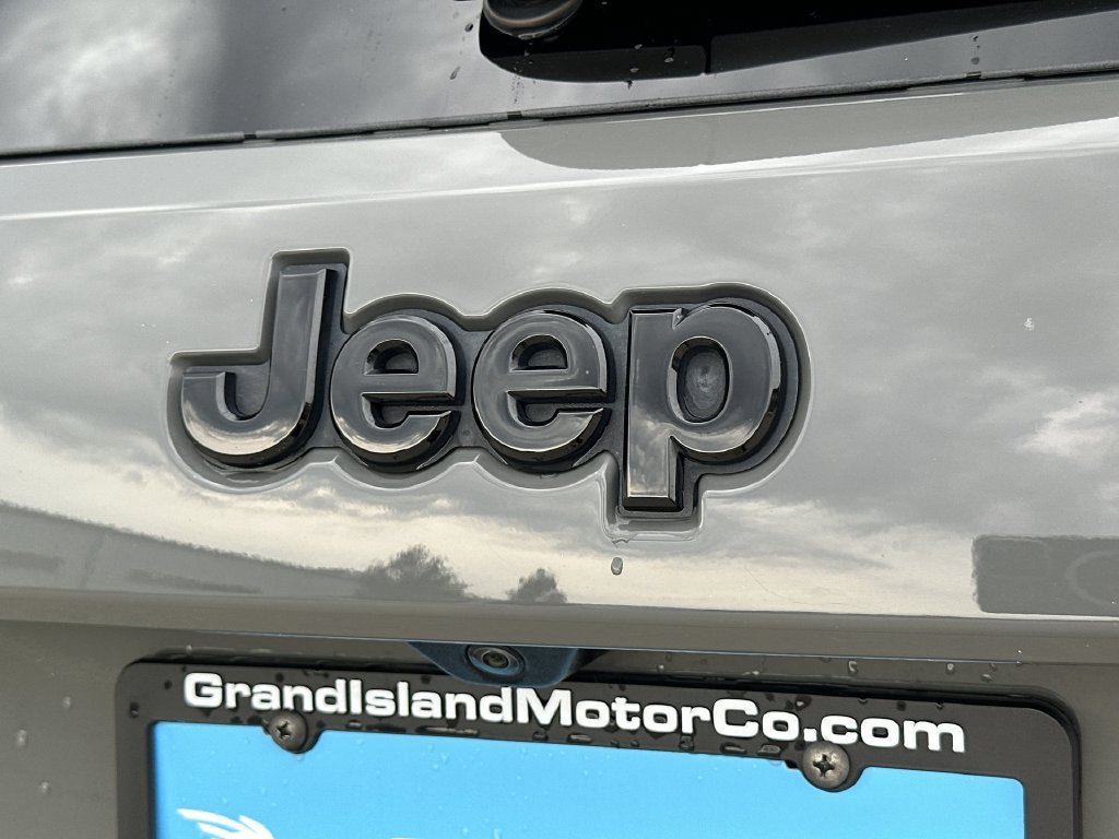 Used 2021 Jeep Grand Cherokee Laredo X AWD/4WD image 32