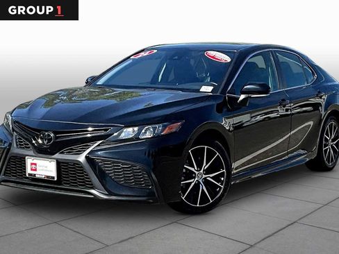 Certified 2024 Toyota Camry SE FWD image 1