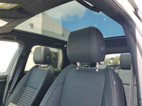 Certified 2025 Land Rover Discovery Sport Dynamic SE image 21