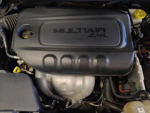 Used 2019 Jeep Cherokee Limited FWD image 30