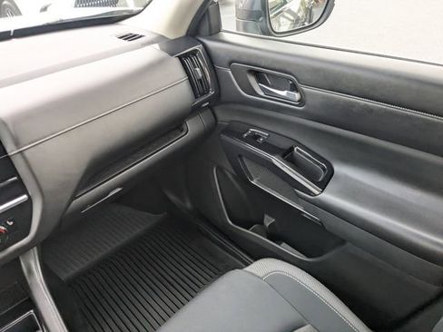 Used 2022 Nissan Pathfinder SV FWD image 17