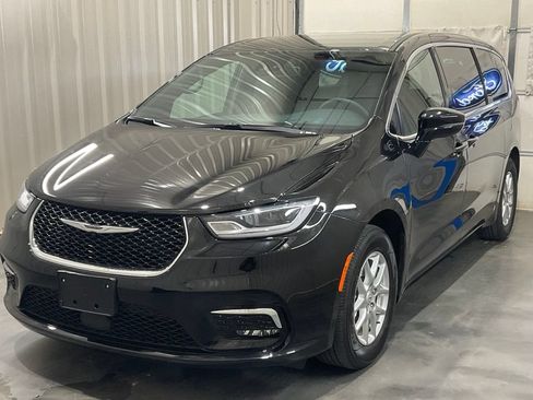 Used 2025 Chrysler Pacifica Select FWD image 7