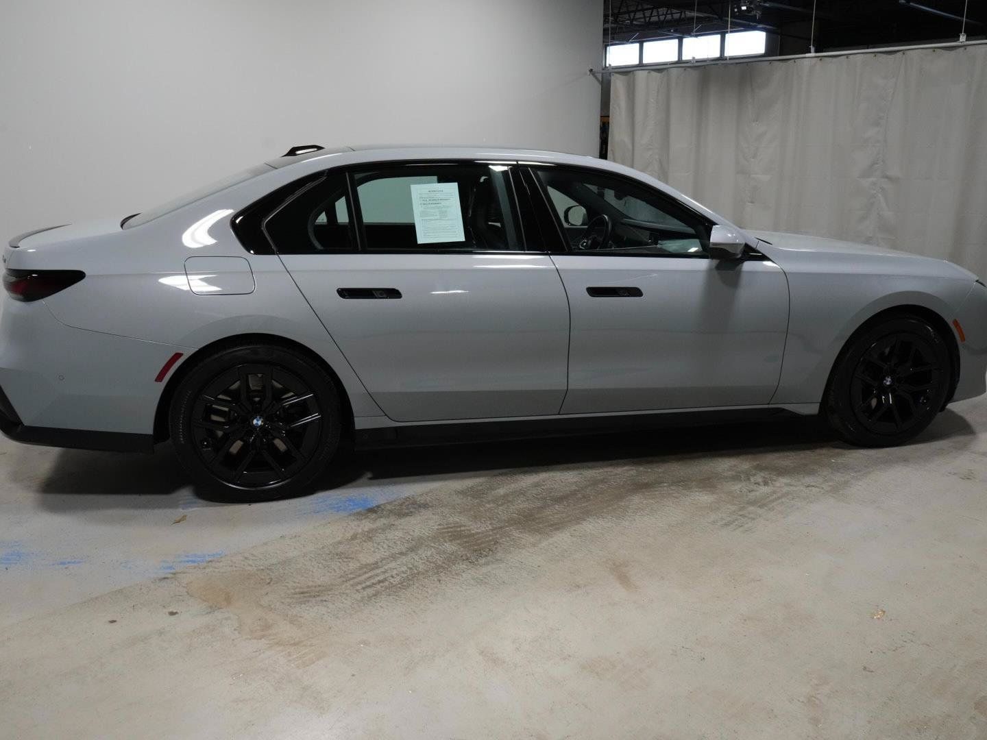 Used 2024 BMW 760i xDrive w/ Executive Package AWD/4WD image 25