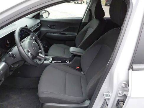 Used 2025 Hyundai Kona SEL image 3