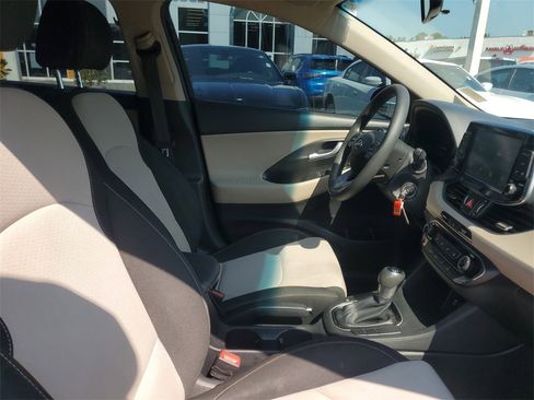 Used 2020 Hyundai Elantra GT image 33