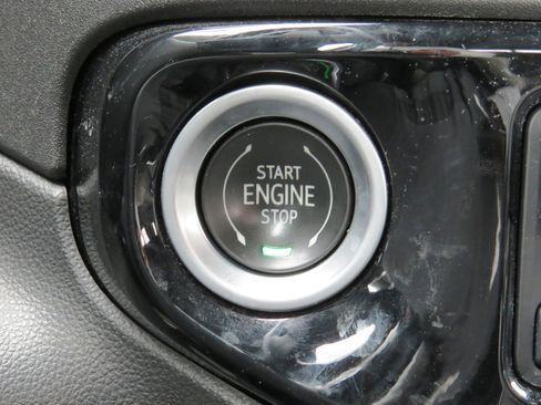 Used 2022 Chevrolet Silverado 1500 ZR2 w/ Technology Package image 25