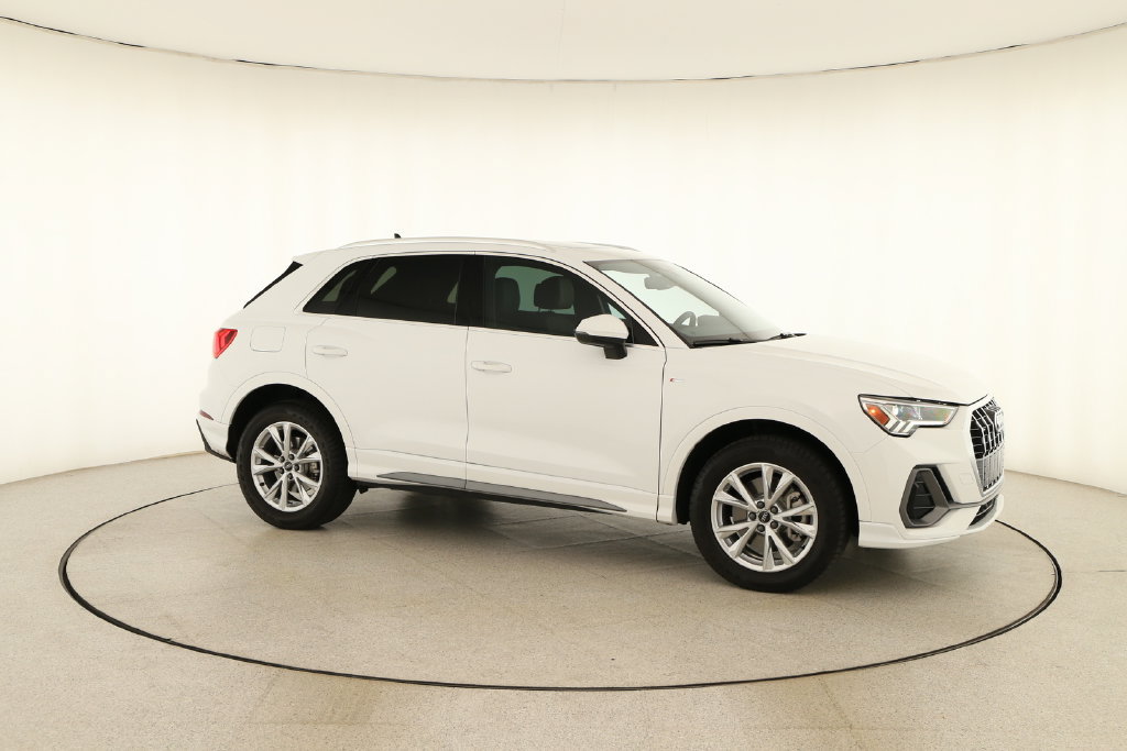 Certified 2024 Audi Q3 2.0T Premium w/ Convenience Package AWD/4WD image 9