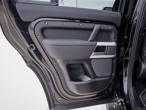 Used 2024 Land Rover Defender 110 S image 32