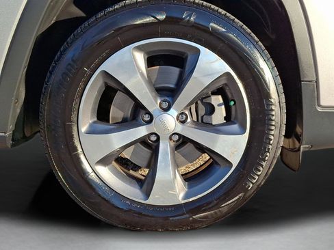 Certified 2019 Jeep Cherokee Limited image 8