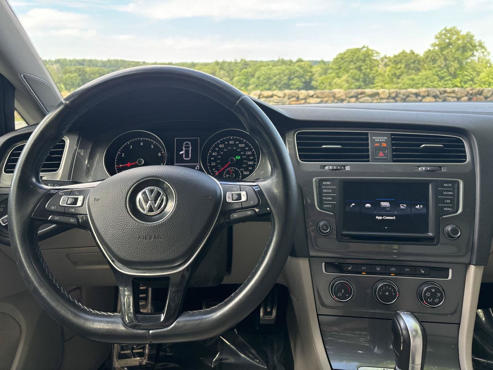 Used 2017 Volkswagen Golf Alltrack AWD/4WD image 32