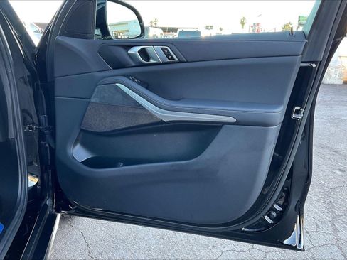 Used 2022 BMW X5 xDrive40i w/ Premium Package image 21