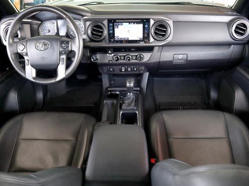 Used 2018 Toyota Tacoma TRD Sport image 16