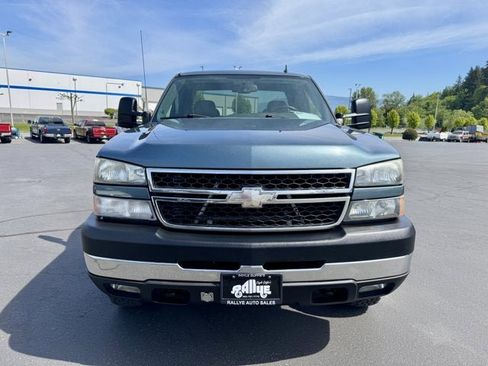 Used 2007 Chevrolet Silverado 2500 LT w/ Heavy-Duty Power Package AWD/4WD image 2
