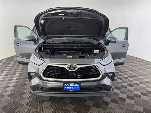Used 2020 Toyota Highlander XLE w/ Protection Package #3 AWD/4WD image 14
