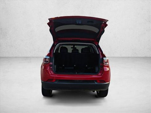Used 2018 Jeep Compass Latitude FWD image 5