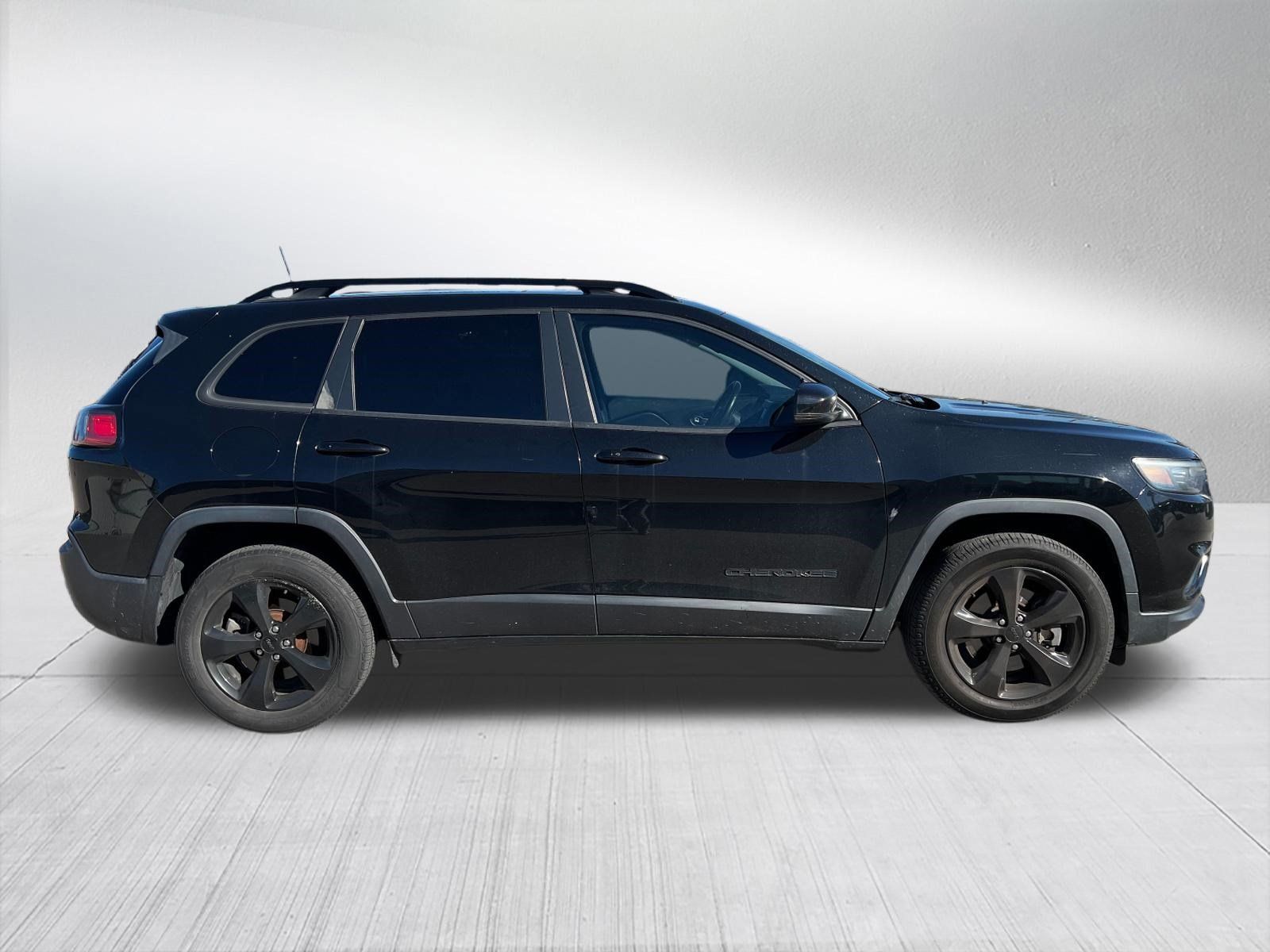 Used 2019 Jeep Cherokee Latitude Plus AWD/4WD image 5