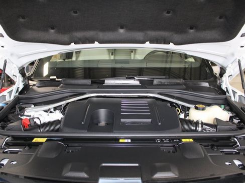 Used 2024 Land Rover Range Rover SE image 10