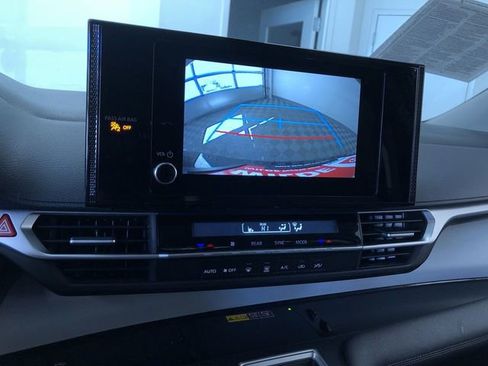 Certified 2025 Toyota Sienna LE image 27