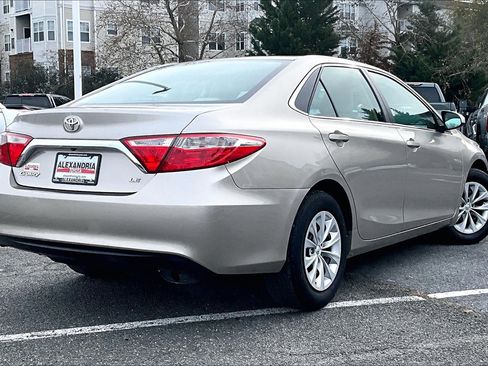 Used 2016 Toyota Camry LE image 12