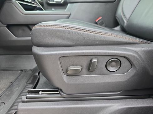 Used 2025 GMC Sierra 2500 AT4 w/ AT4 Premium Plus Package AWD/4WD image 32