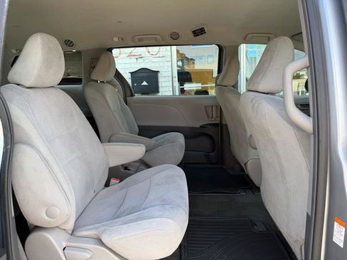 Used 2016 Toyota Sienna L FWD image 12