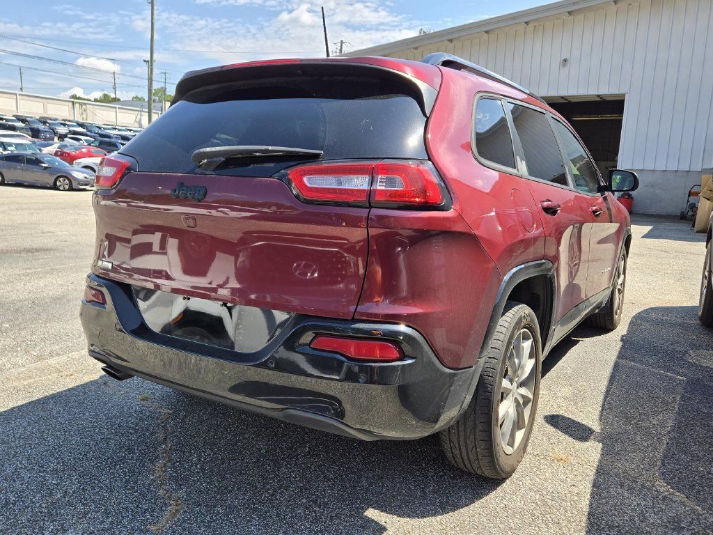 Used 2018 Jeep Cherokee Latitude FWD image 2